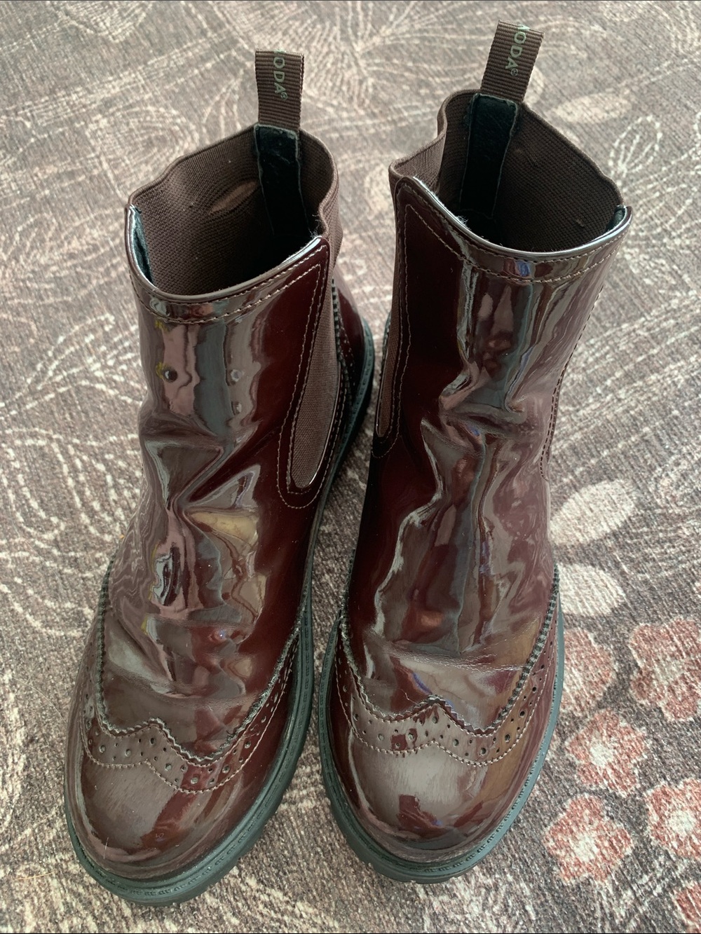 Vero Moda Chelsea Patent Leather Burgundy/Brown Ankle Boots Size 7